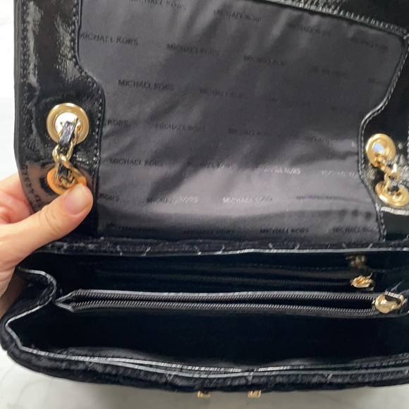 Michael by Michael Kors Sloan large velvet shoulder bag - Picture 8 of 10